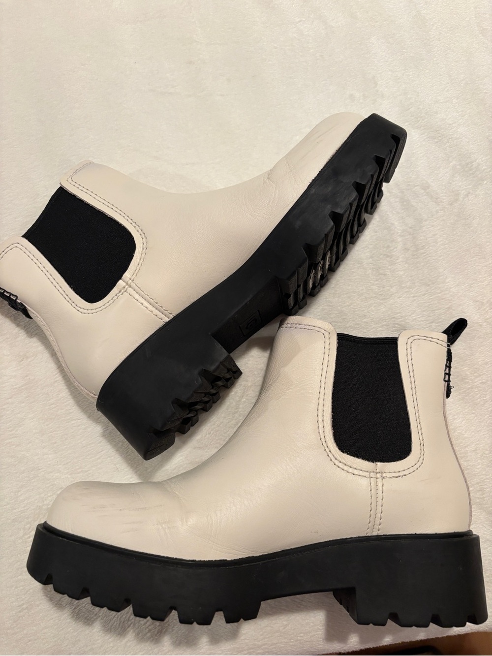UGG Cream Leather Chelsea Lug-Sole Boots with Black Elastic